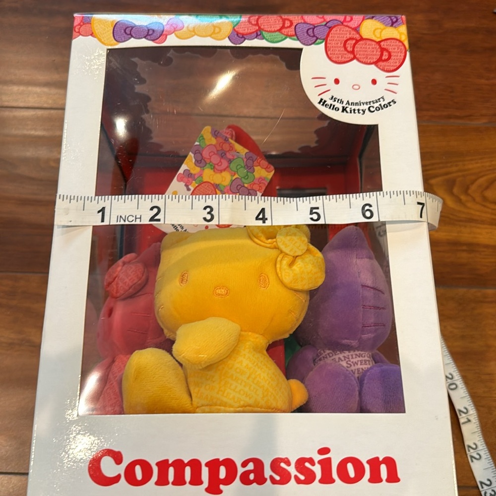 New Hello Kitty Colors 35th Anniversary, New in Box! 5 Hello Kitty Colors! - Picture 7 of 7